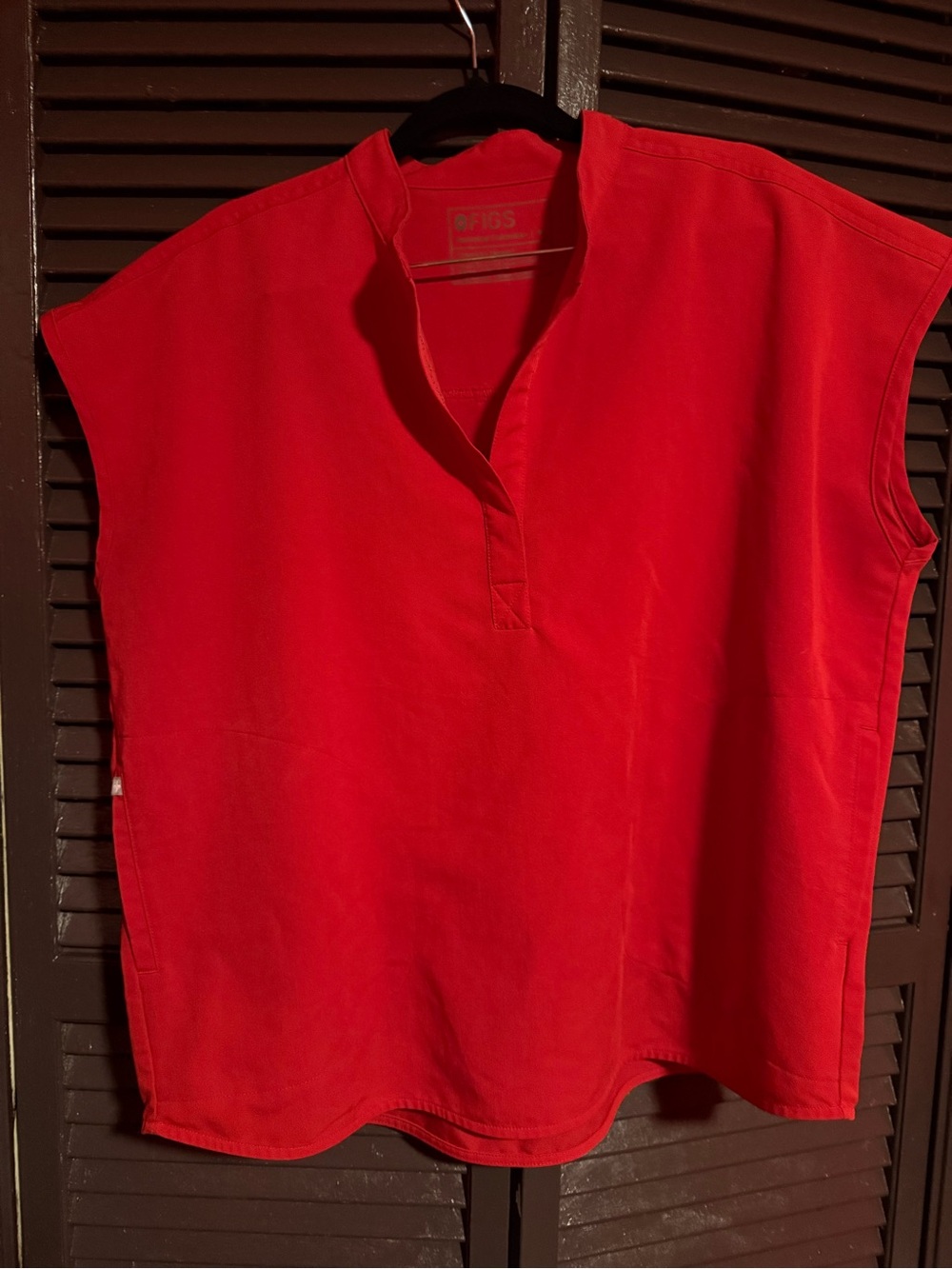 128. Pre loved Figs Red Sleeveless Split-Neck scrub